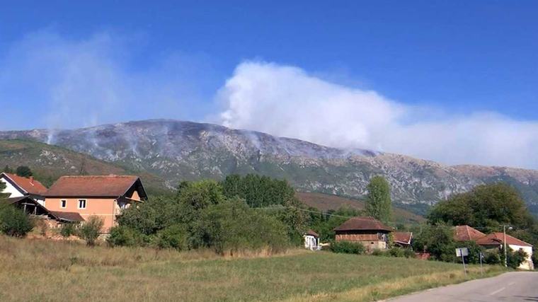OGLASIO SE MUP O POŽARU NA SUVOJ PLANINI Angažovano 170 pripadnika Sektora za vanredne situacije: Nema nastradalih, niti povređenih osoba