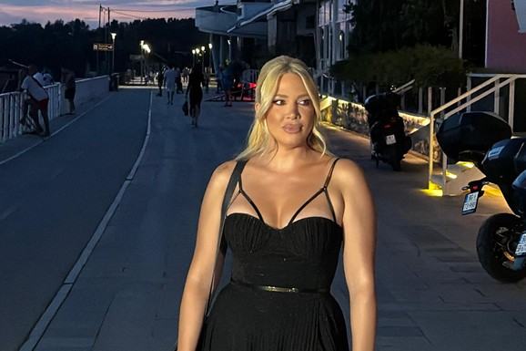 BUJNI DEKOLTE I ŠLIC DO KUKA! Milica Todorović u nikad provokativnijem izdanju nakon porođaja: Kad se pojavila na rođendanu Prijine ćerke SVE JE STALO (VIDEO)