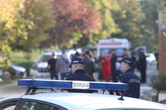 DRAMA U ZRENJANINU Krvavi obračun kod poznate pekare: Mladić (19) dvaput izboden u žestokoj tuči, napadač pobegao taksijem