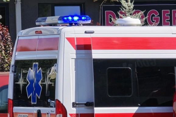 DETALJI UŽASA U ŠKOLSKOM DVORIŠTU Učenica (15) nožem izbola dve učenice od 14 godina u Tuzli: Evo u kakvom su one stanju