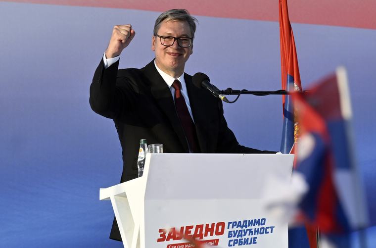 SNS prvi na listi; Vučić na korak do apsolutne većine prema novom istraživanju