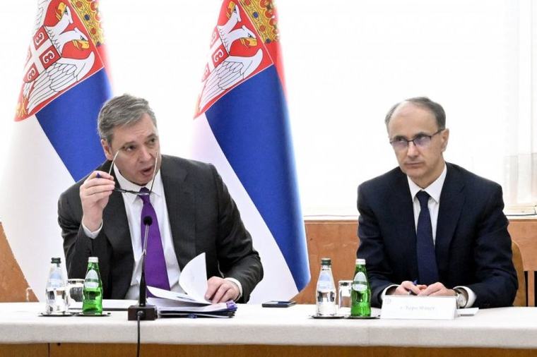 VUČIĆ U OBAVEZI DA ODREAGUJE U ROKU OD 72 SATA! Macut predložio raspuštanje skupštine