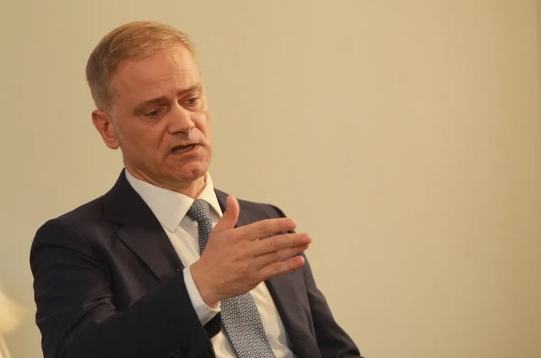 "Počela je bežanija i zauzimanje rezervnih, a dobro plaćenih položaja: Đurić ide u UN, njegova šefica kabineta u Portugal, a gensek SMIP-a u Majami"