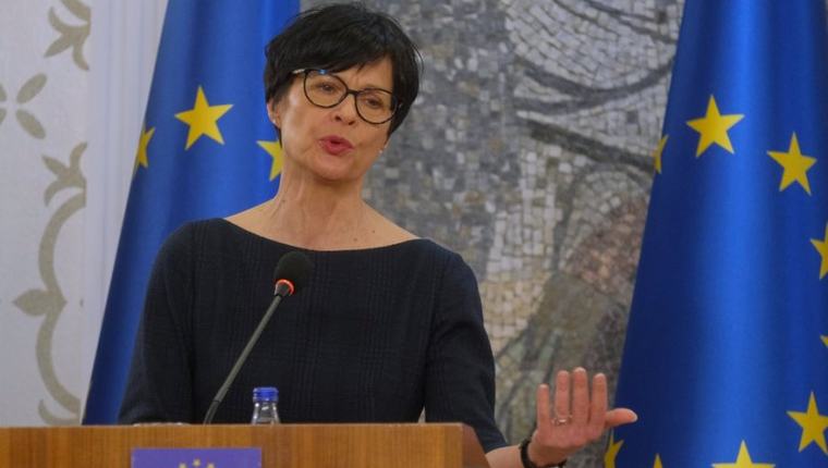 "NE DAM TI DA PONIŽAVAŠ ZEMLjU I NEMOJ DA LAŽEŠ!" Vučić o otkazanoj poseti Marte Kos: Meni je lepše sa narodom