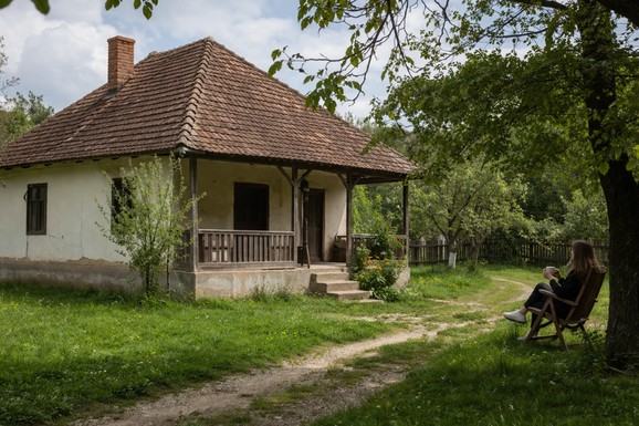 Napustila posao u banci i sa suprugom i dvoje dece otišla na selo: Počela sa 16 krava, a danas ima 1.200 grla (VIDEO)