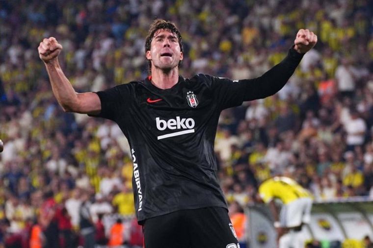 TURCI PONIZILI DUŠANA VLAHOVIĆA! Možete li da verujete šta mu rade posle derbija Fenerbahče