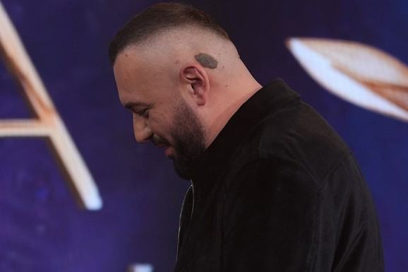 GEST KOJI JE RASPLAKAO REGION Poznati pevač sav bakšiš sa nastupa stavio u džep dečaku iz publike: "Koliko srce imaš"