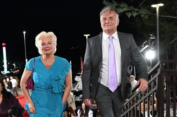 (FOTO) GLAMUR NA ZLATIBORU Dodeljene nagrade najboljima na Nacionalnom festivalu filma i televizije