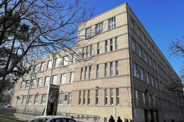 SAZNAJEMO: Ovo su pravi razlozi zbog kojih je profesorka latinskog dobila otkaz u Petoj beogradskoj gimnaziji