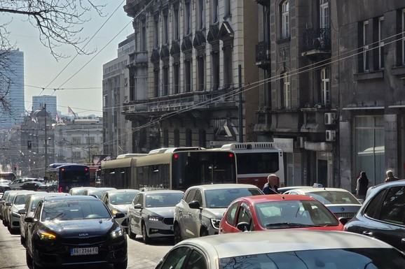 POČELA ŠKOLA, ALI I HAOS NA ULICAMA! AMSS izdao hitno upozorenje: Ako prolazite kroz OVU zonu, odmah kočite i spremite se na NEPREDVIĐENE REAKCIJE
